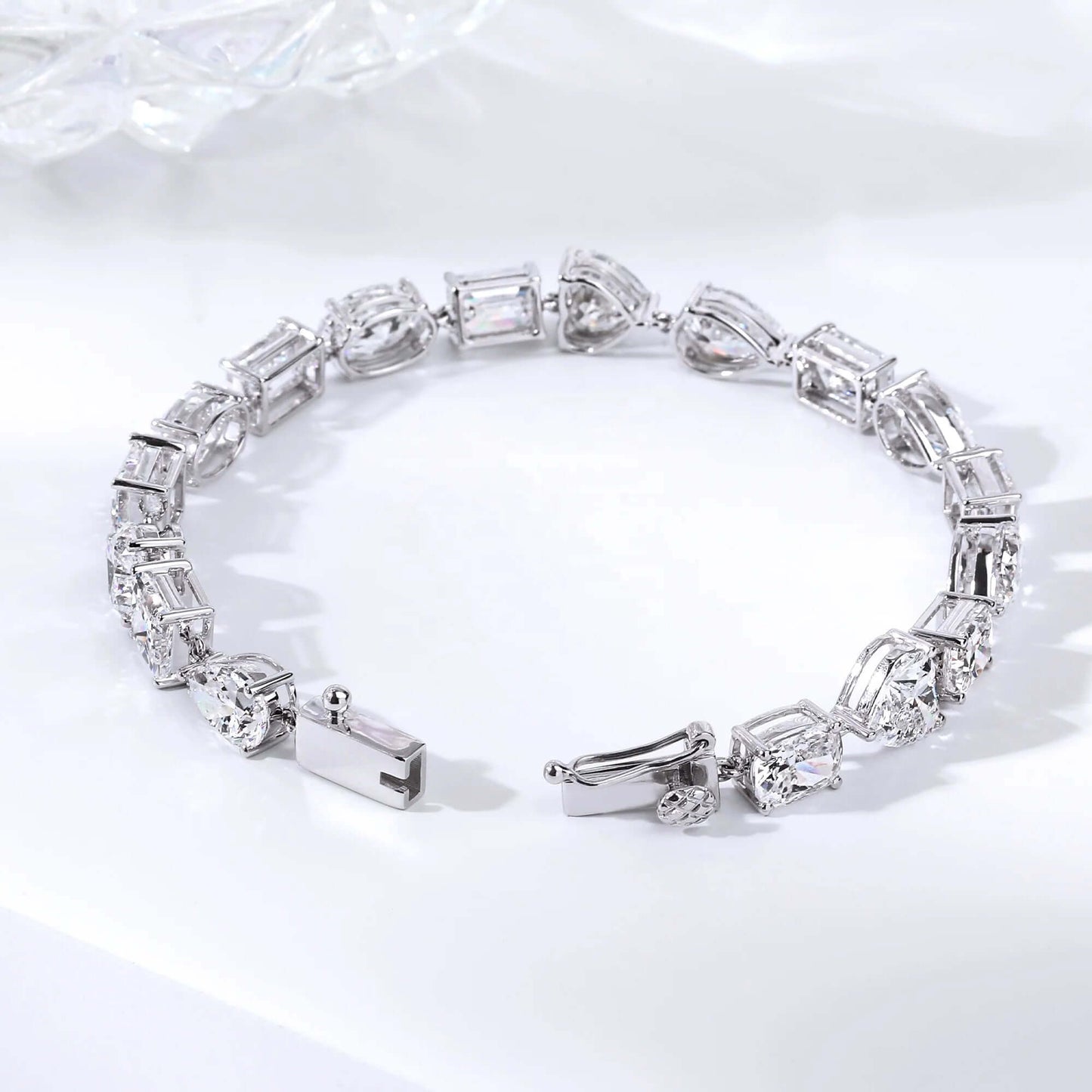 Pulsera de eternidad de diamantes cultivados en laboratorio de 1 ct con forma elegante