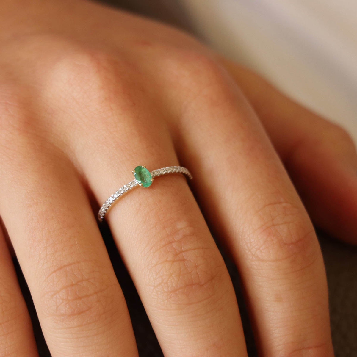 Emerald ring with 0.12ct diamonds in 9K yellow gold — view 2
