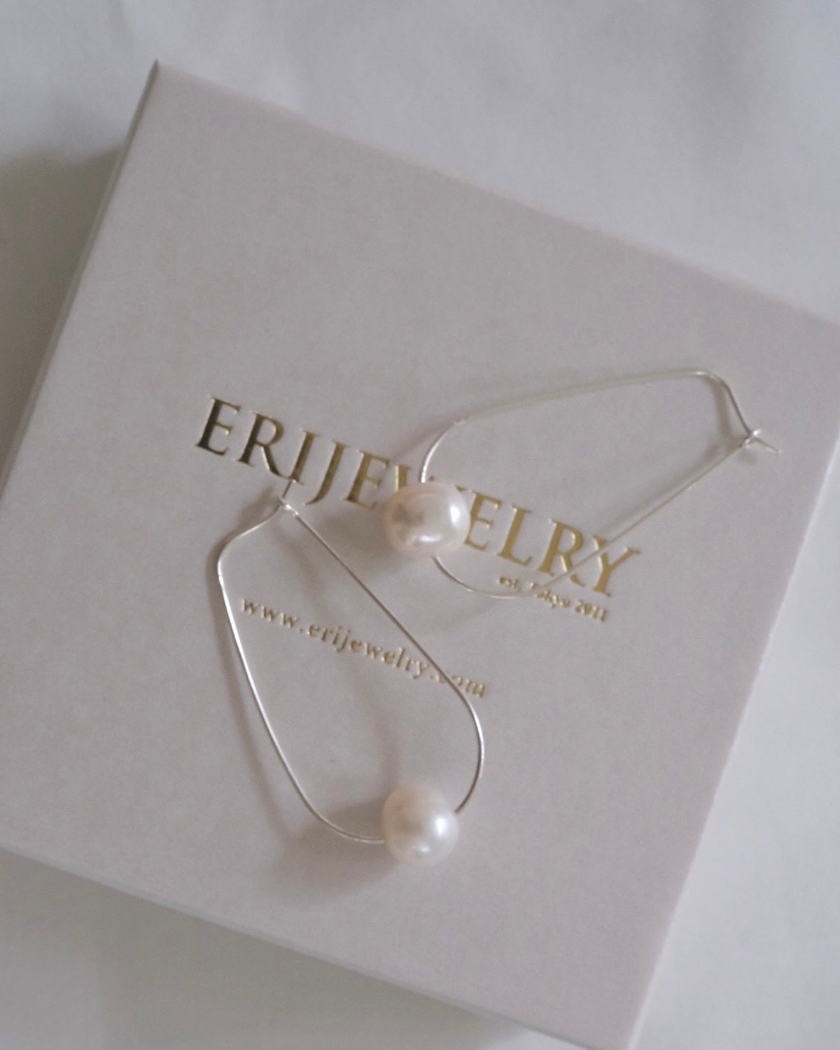 Pearl U hoops (Silver)