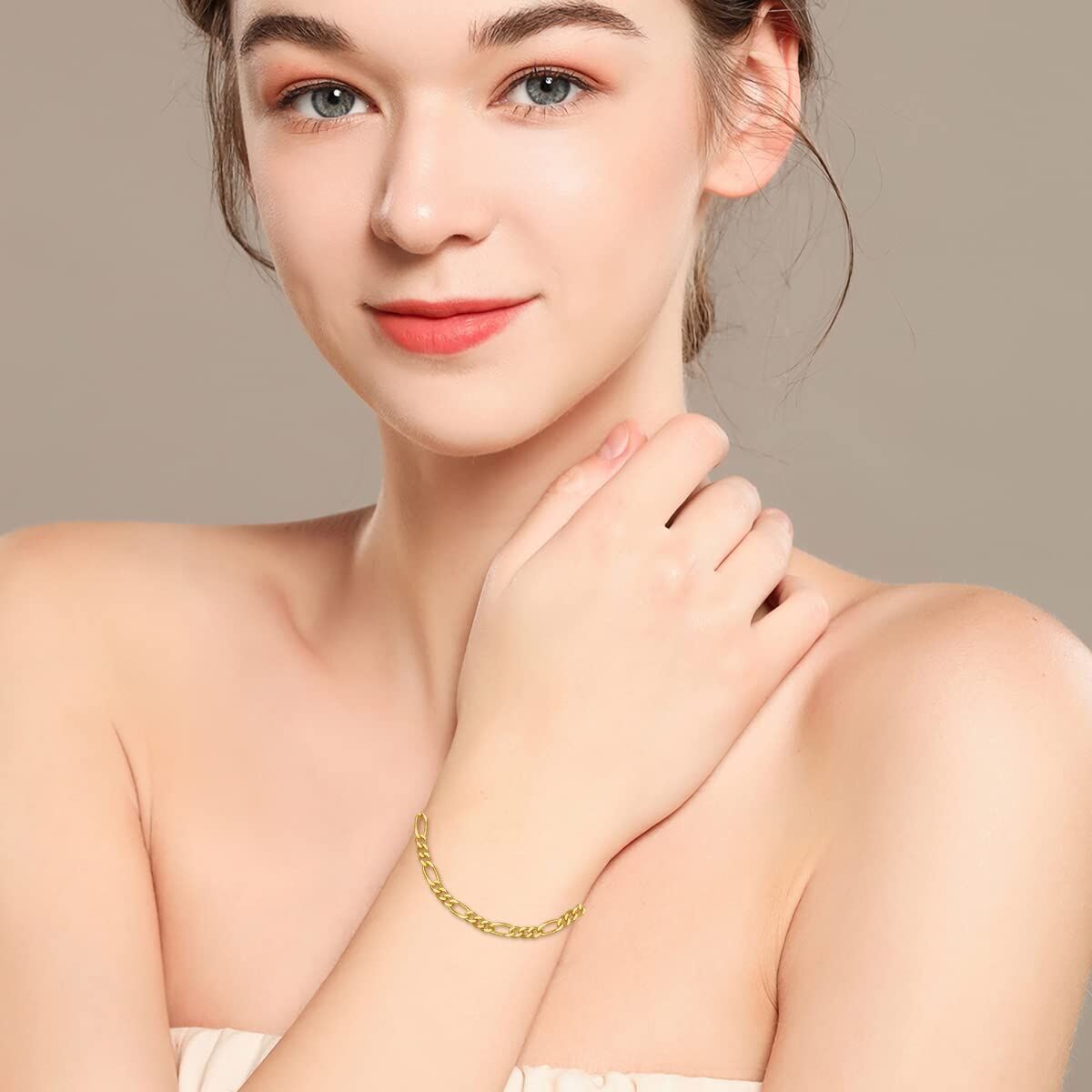 Pulsera de cadena de eslabones Figaro de oro de 18K con dije de corazón