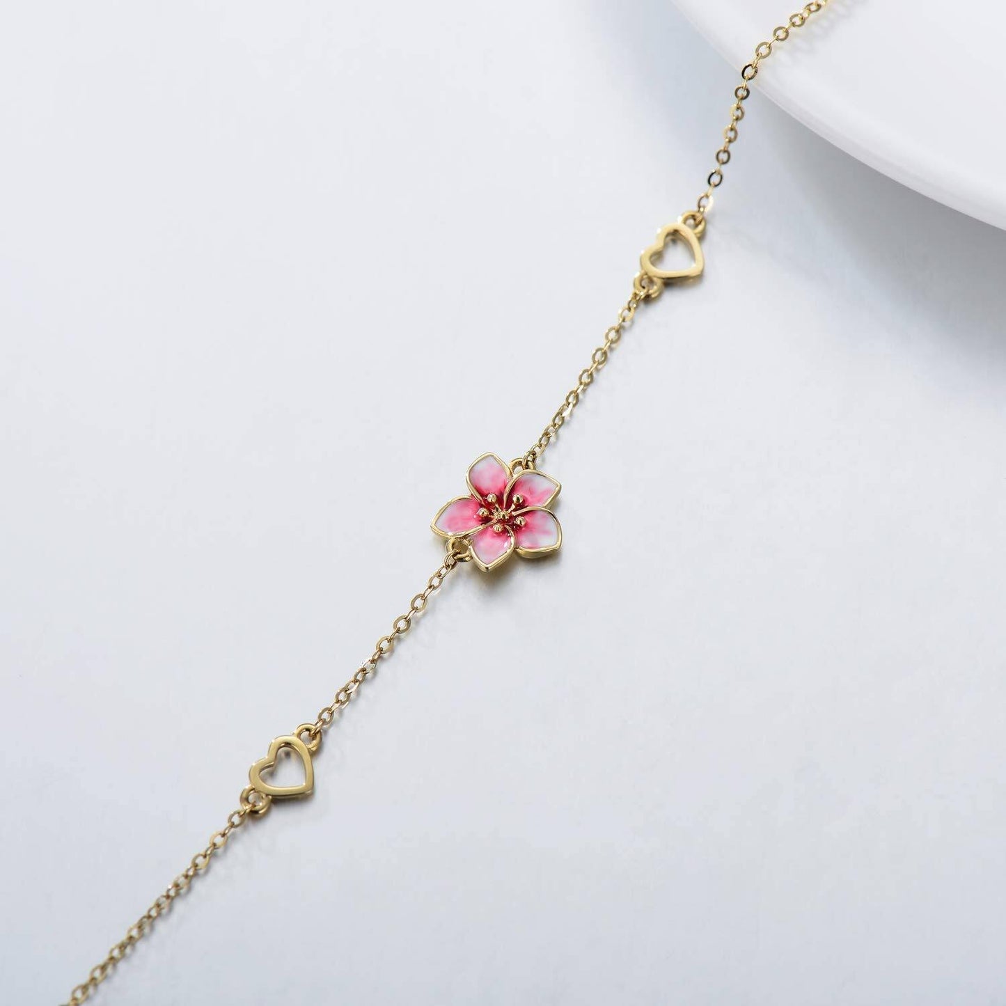 Tobillera con dije de corazón de flor de cerezo de esmalte rosa de oro de 14 quilates