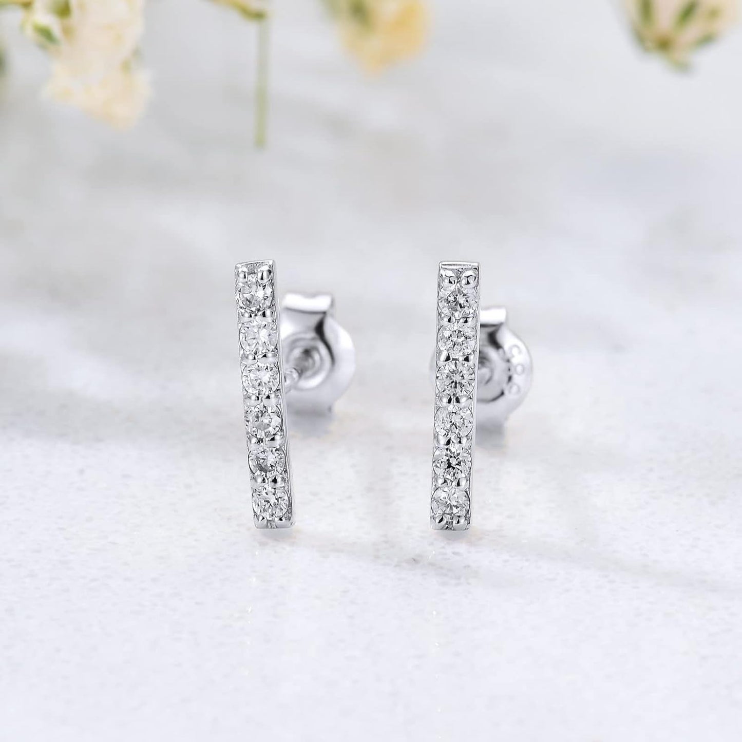 Pendientes de barra de oro blanco de 14 quilates con diamantes naturales de talla redonda de 2 quilates de peso total