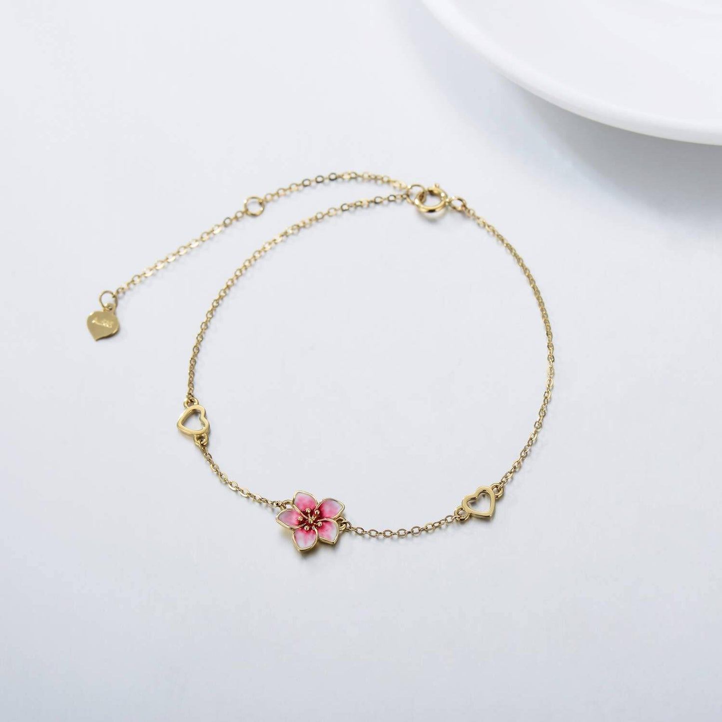 Tobillera con dije de corazón de flor de cerezo de esmalte rosa de oro de 14 quilates