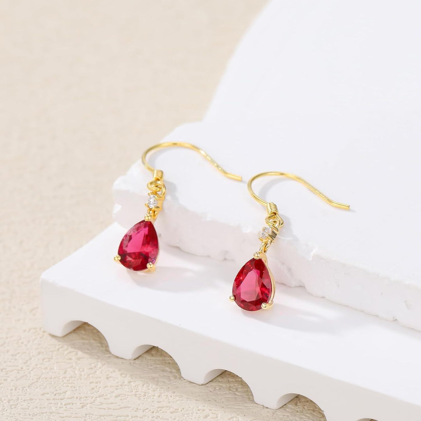 Pendientes colgantes de oro de 14 quilates con gema artificial talla pera de 3 quilates y piedra de nacimiento
