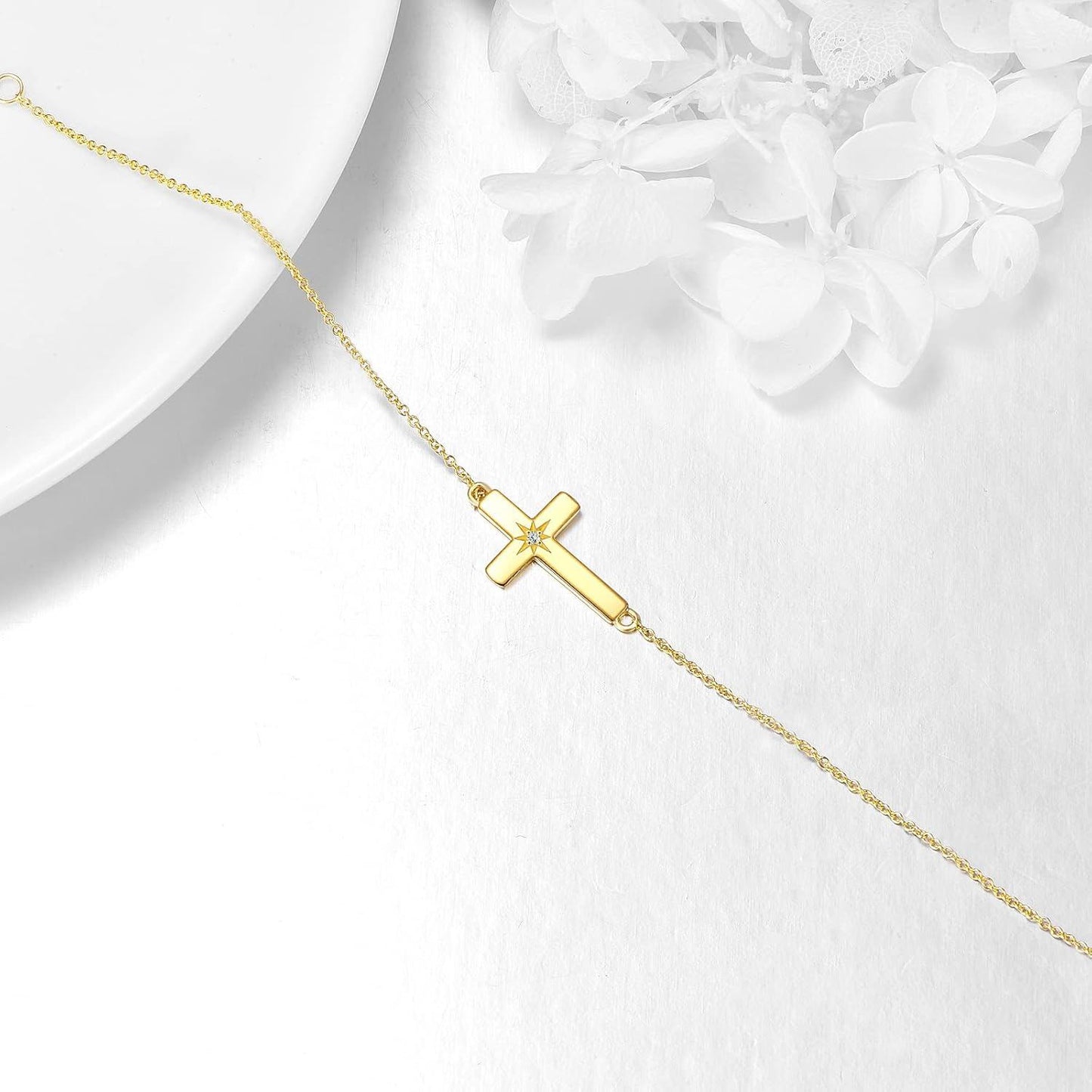 Pulsera de eslabones de cadena con cruz de perlas de oro de 14 quilates