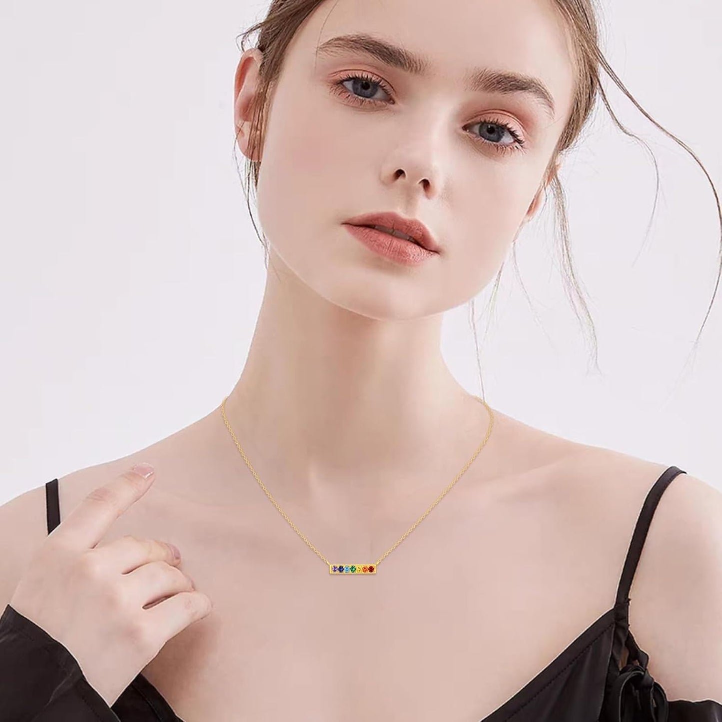 Collar con dije de barra de 7 chakras de oro de 14K con circonita cúbica arcoíris al por mayor para mujer