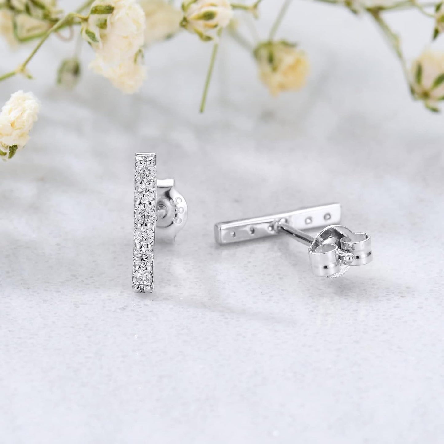 Pendientes de barra de oro blanco de 14 quilates con diamantes naturales de talla redonda de 2 quilates de peso total