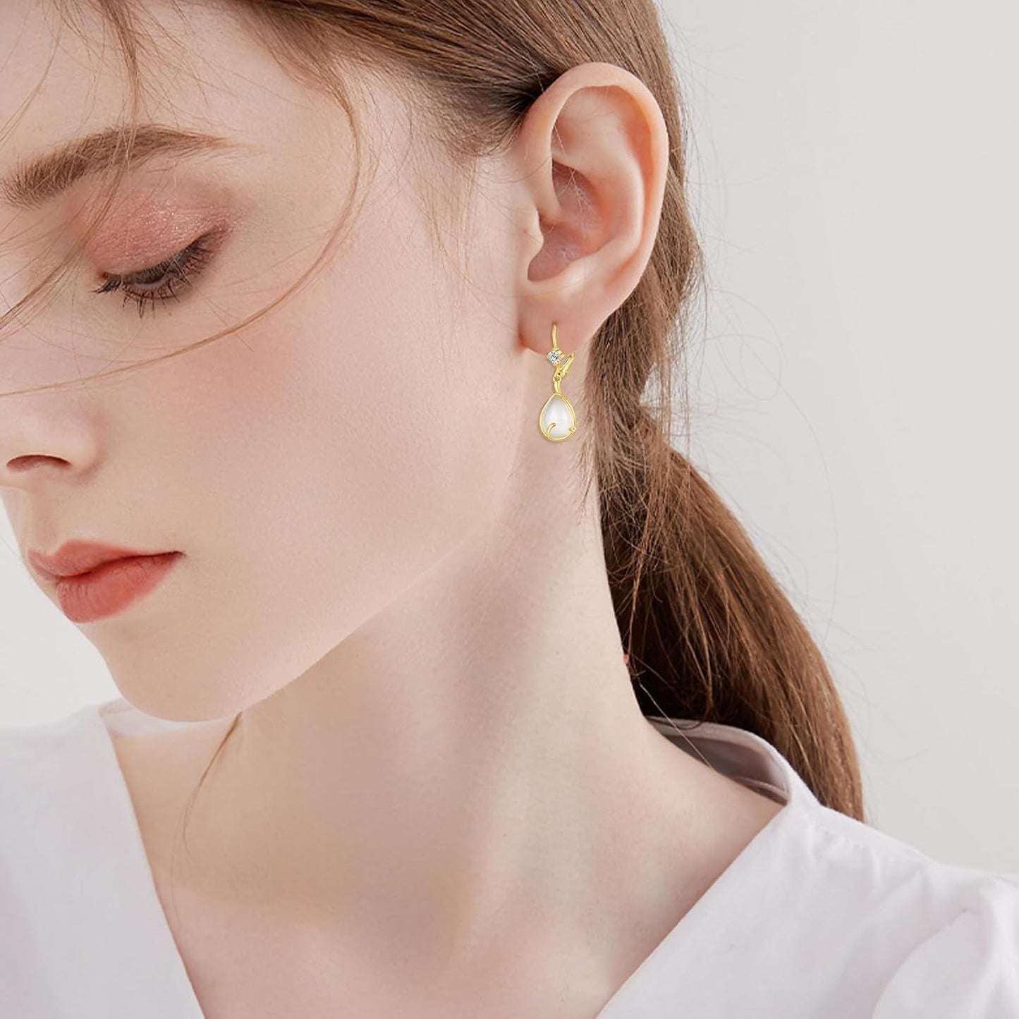 Pendientes de palanca de oro de 14 quilates con forma de lágrima de piedra lunar para mujer