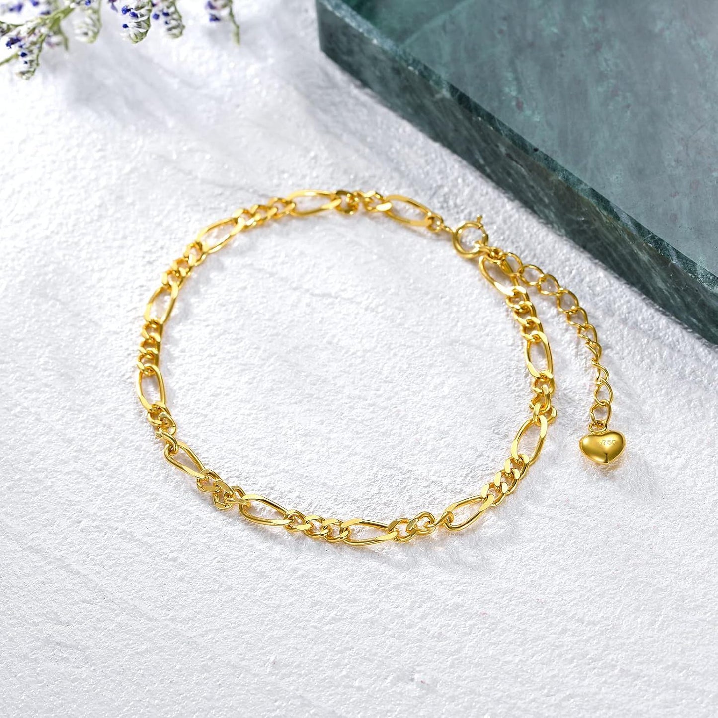 Pulsera de cadena de eslabones Figaro de oro de 18K con dije de corazón