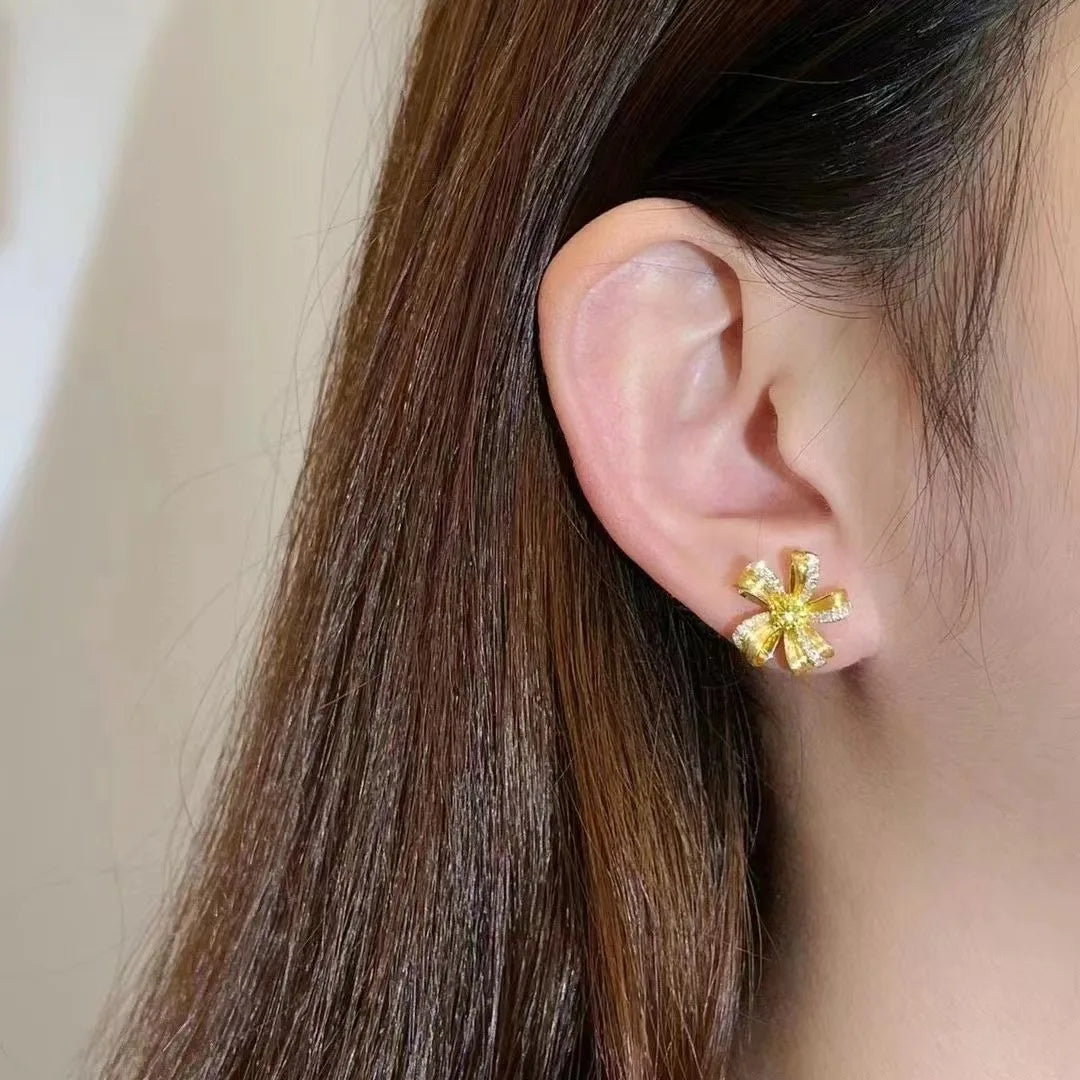 18k  Gold Natural Round Cut 0.39ct VS Fancy Intense Yellow Diamond studs