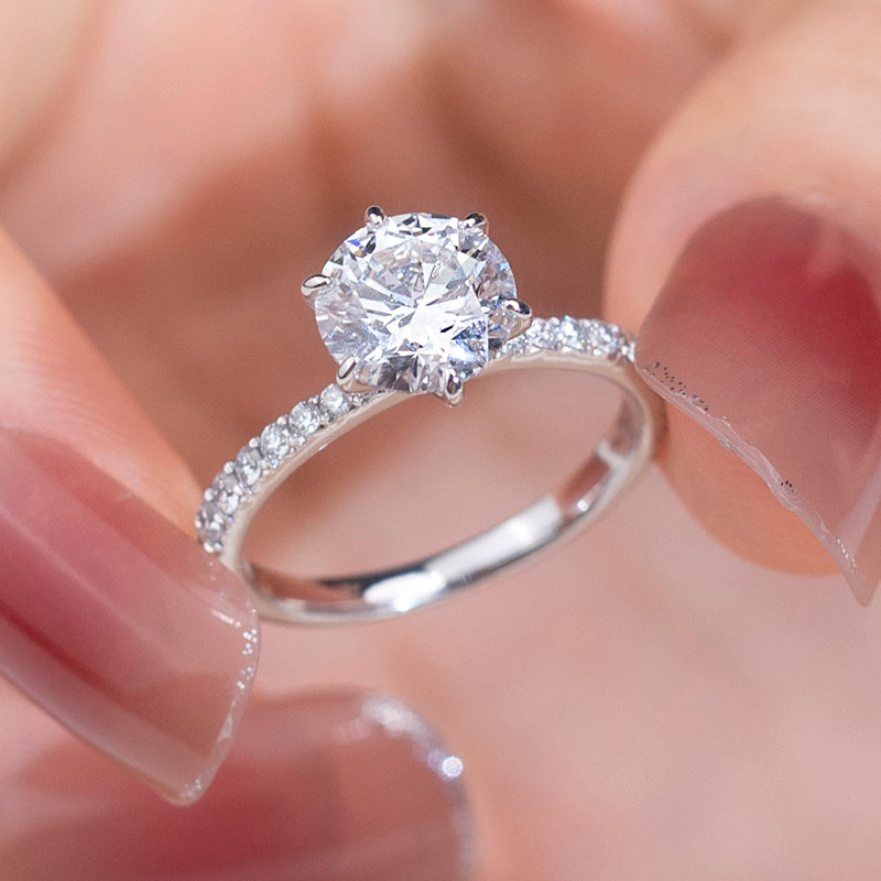 18k Gold  Engagement ring 1.5ct Round Lab Grown Diamond