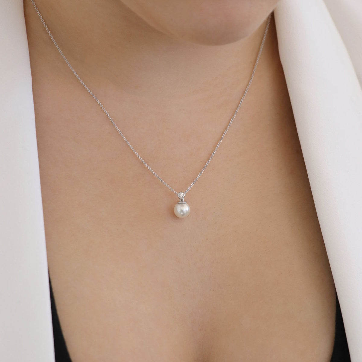 Diamond & Pearl Necklace with 0.03ct Diamonds in 9K White Gold