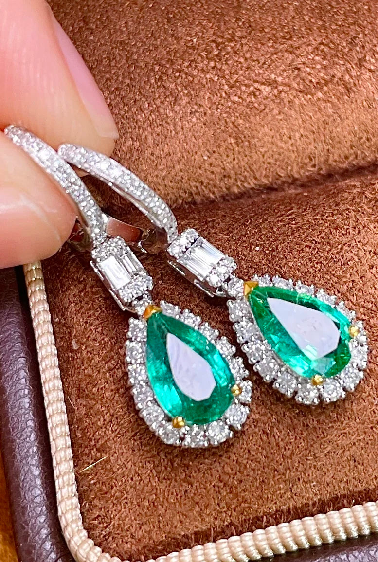 Pt950 Platinum Gold 1.47ct Natural Green Emerald Earrings Studs