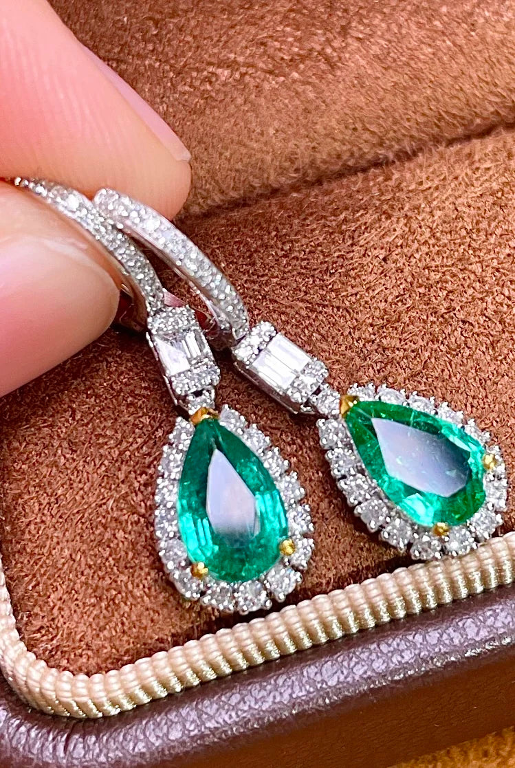 Pt950 Platinum Gold 1.47ct Natural Green Emerald Earrings Studs