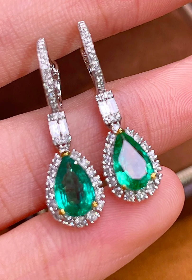 Pt950 Platinum Gold 1.47ct Natural Green Emerald Earrings Studs