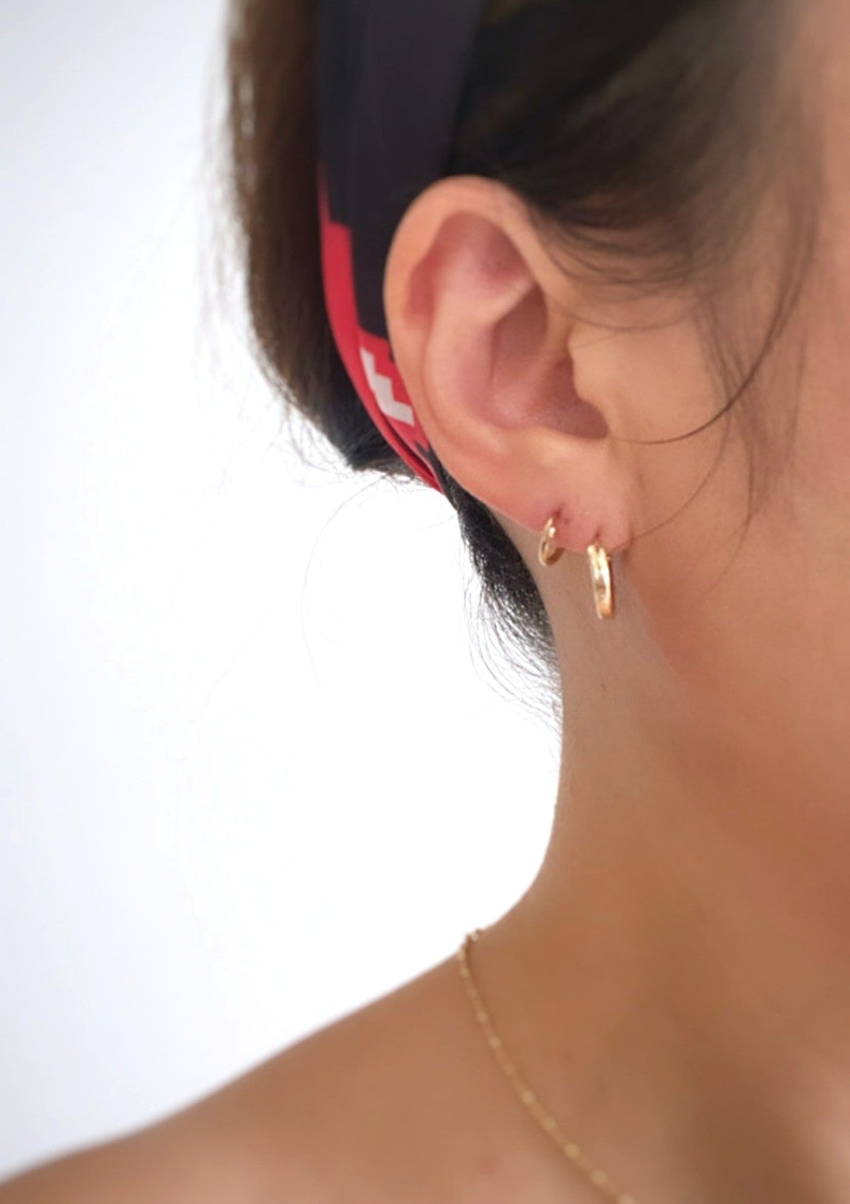 Small Hinged Hoops (10mm)