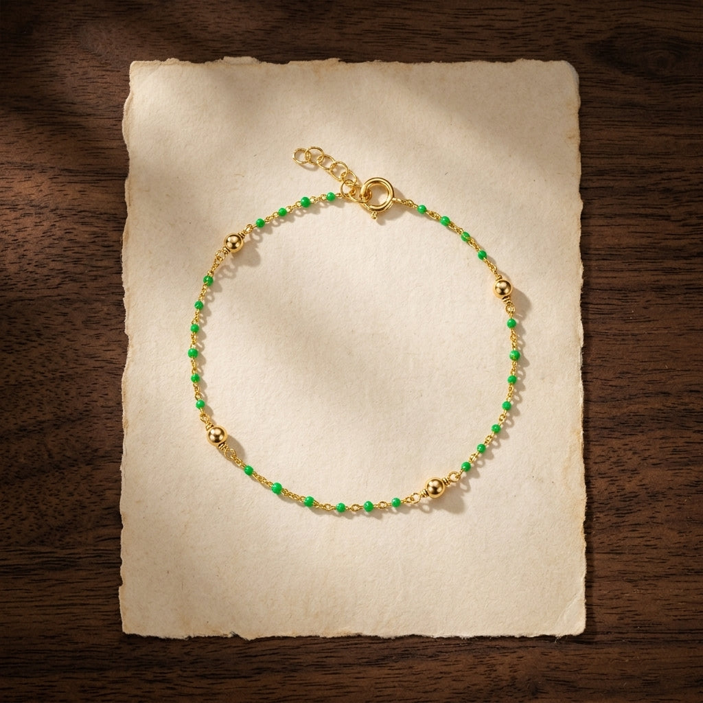 Pulsera de plata esterlina con cuentas y detalles en verde claro