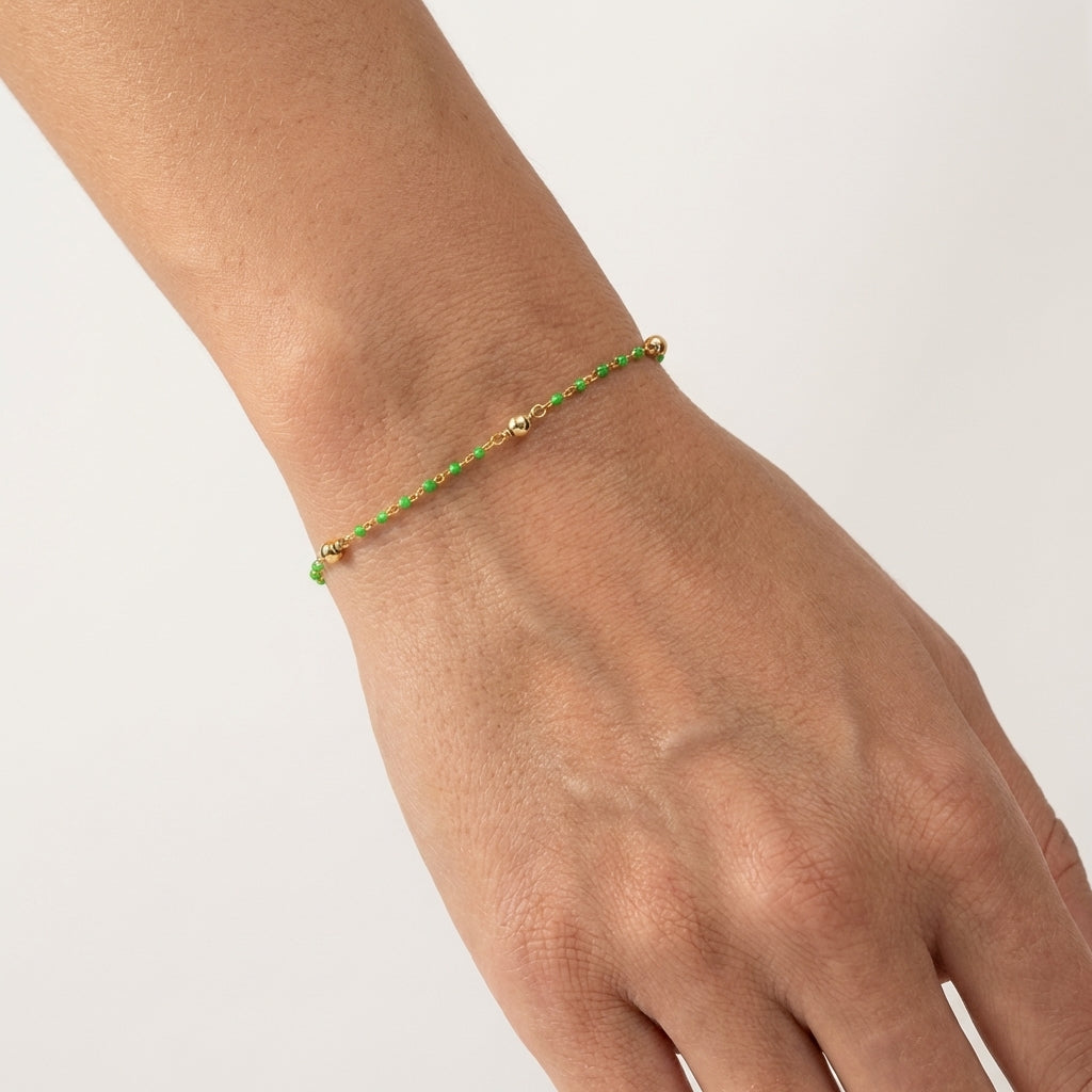 Pulsera de plata esterlina con cuentas y detalles en verde claro