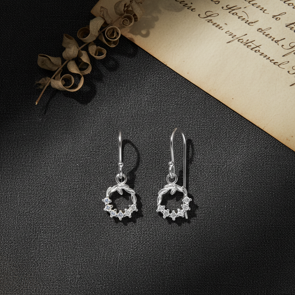 Pendientes de Plata con Corona Navideña y Circonitas Cúbicas